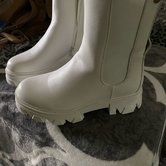 Sold - Picture 2 of 4